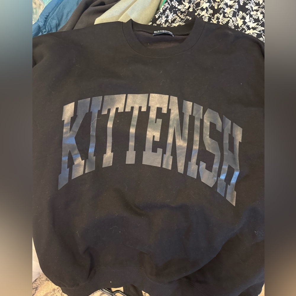 KITTENISH BLACK VARSITY CREW NECK